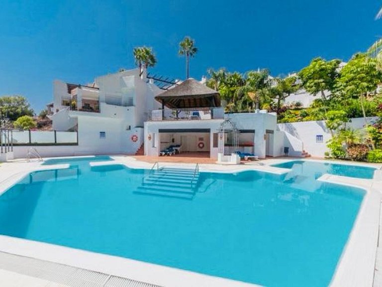 Villa for Sale in Istán, Malaga 16