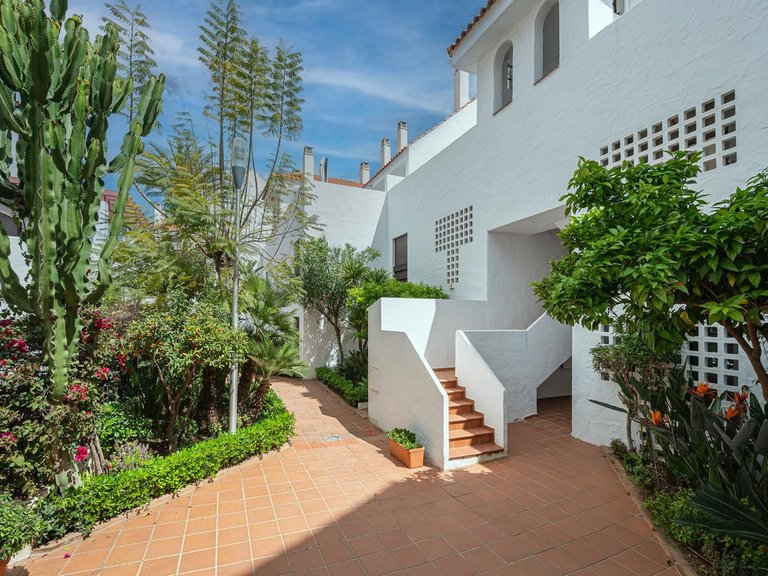 Apartment for Sale in Costa del Sol Nueva Andalucía, Malaga 27