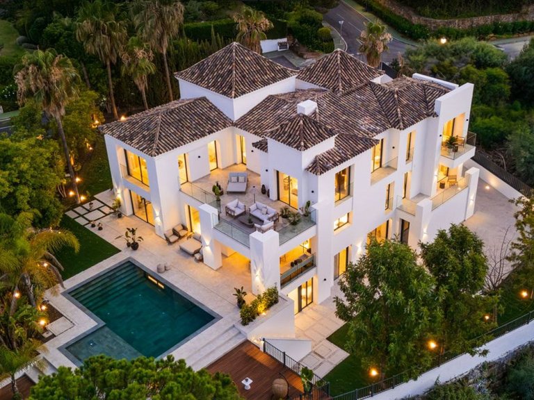 Villa for Sale in La Quinta, Malaga 1