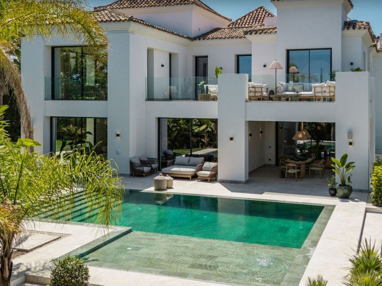 Villa for Sale in La Quinta, Malaga 2