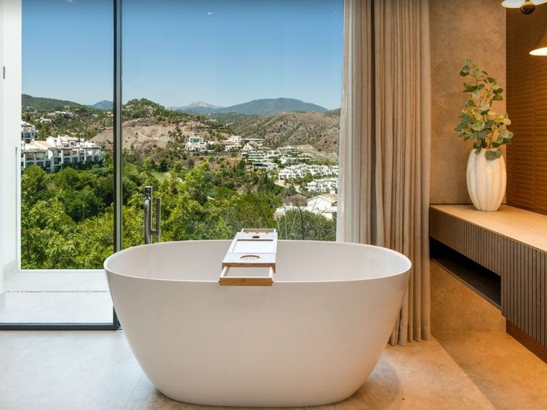 Villa for Sale in La Quinta, Malaga 6