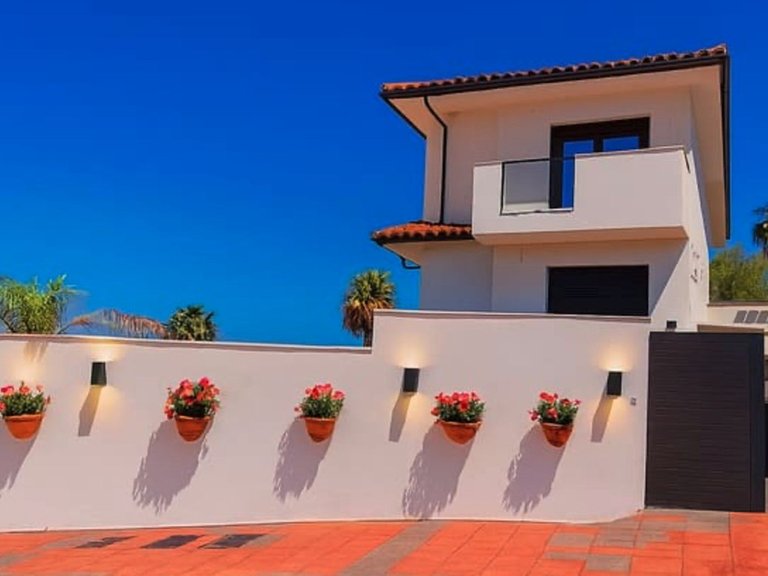 Villa for Sale in La Duquesa, Malaga 1