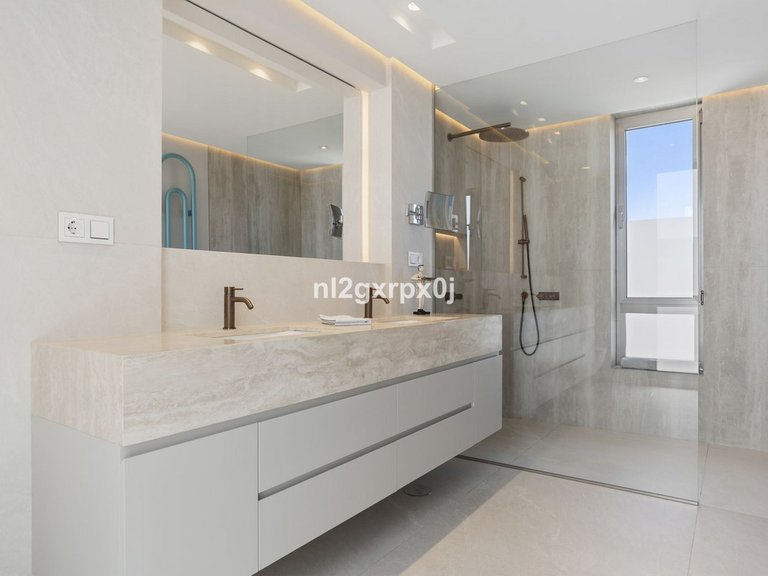 Villa for Sale in Marbella, Malaga 10