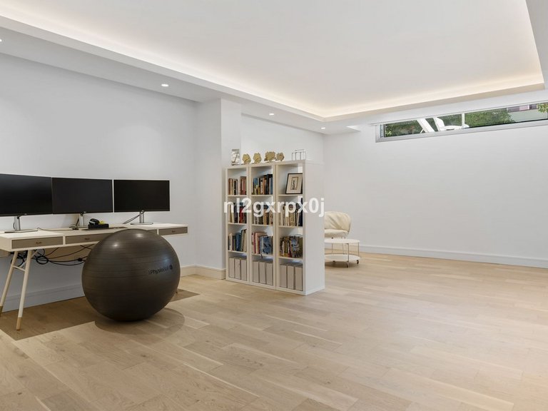 Villa for Sale in Marbella, Malaga 25