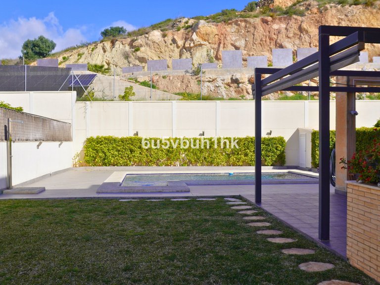 Villa for Sale in Málaga, Malaga 18