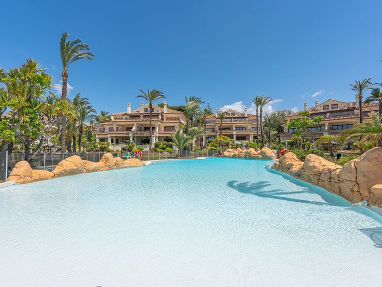 Apartment for Sale in Los Monteros, Malaga 15