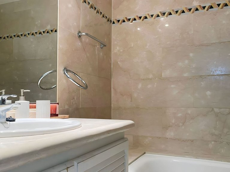 Apartment for Sale in Nueva Andalucía, Malaga 17