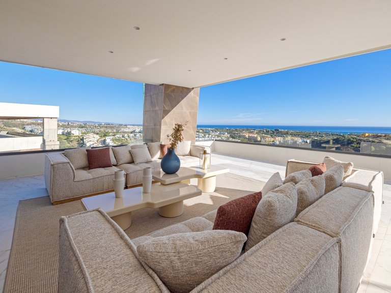 Apartment for Sale in New Golden Mile, Malaga 1