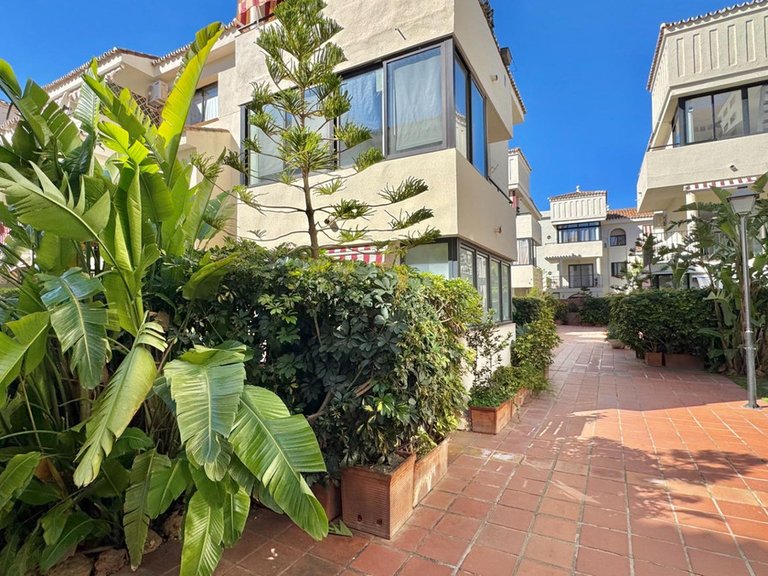 Apartment for Sale in Los Alamos, Malaga 40
