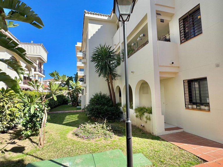 Apartment for Sale in Los Alamos, Malaga 41