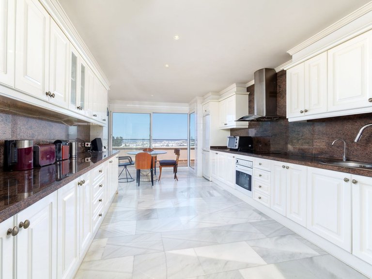 Apartment for Sale in Nueva Andalucía, Malaga 11