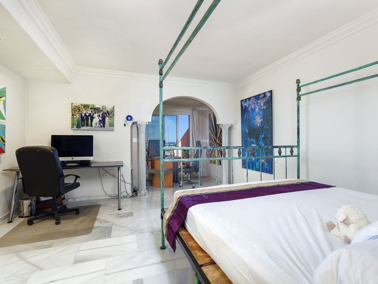 Apartment for Sale in Nueva Andalucía, Malaga 18