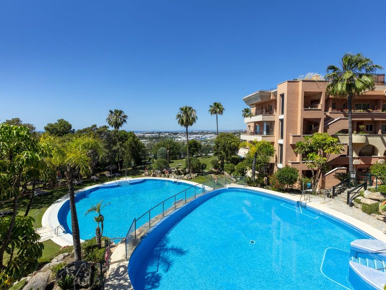 Apartment for Sale in Nueva Andalucía, Malaga 22
