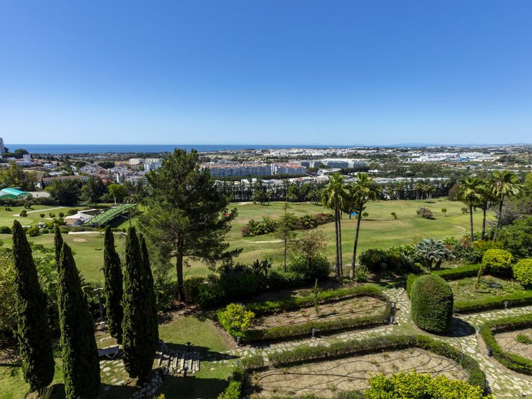 Apartment for Sale in Nueva Andalucía, Malaga 28