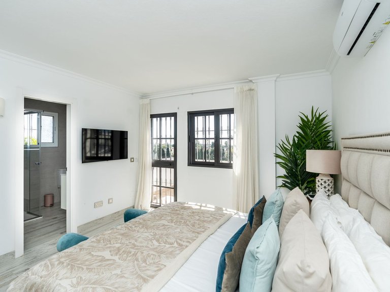 Villa for Sale in El Paraiso, Malaga 16