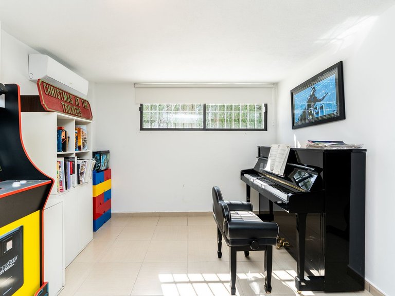 Villa for Sale in El Paraiso, Malaga 26
