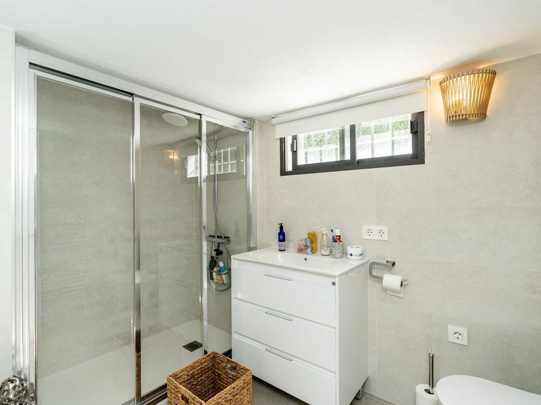 Villa for Sale in El Paraiso, Malaga 32