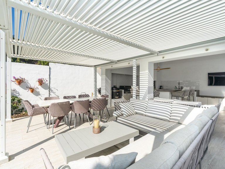 Villa for Sale in El Paraiso, Malaga 5