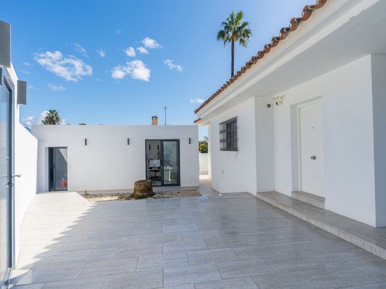 Villa for Sale in El Paraiso, Malaga 7
