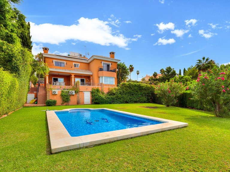 Villa for Sale in Benalmadena Costa, Malaga 1