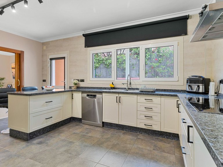 Villa for Sale in Benalmadena Costa, Malaga 15