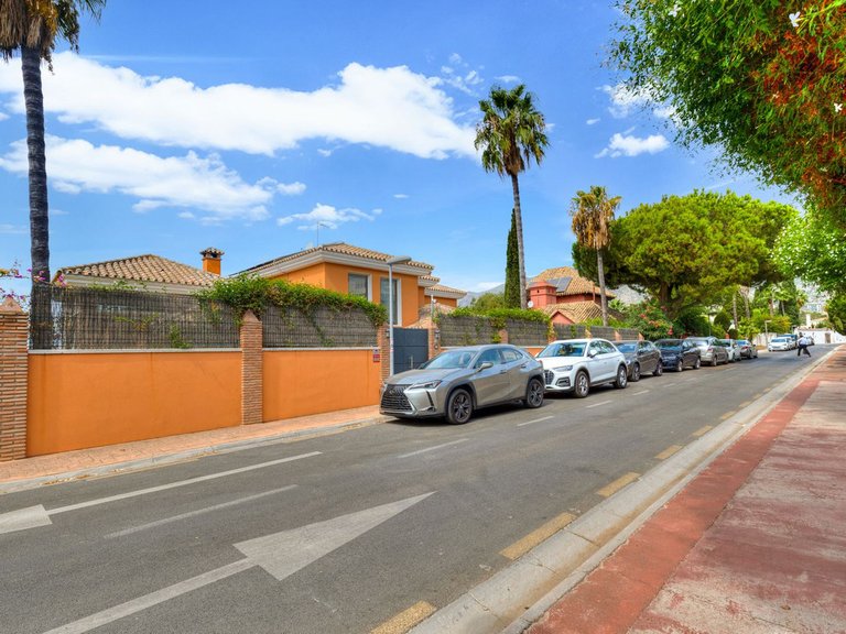 Villa for Sale in Benalmadena Costa, Malaga 32