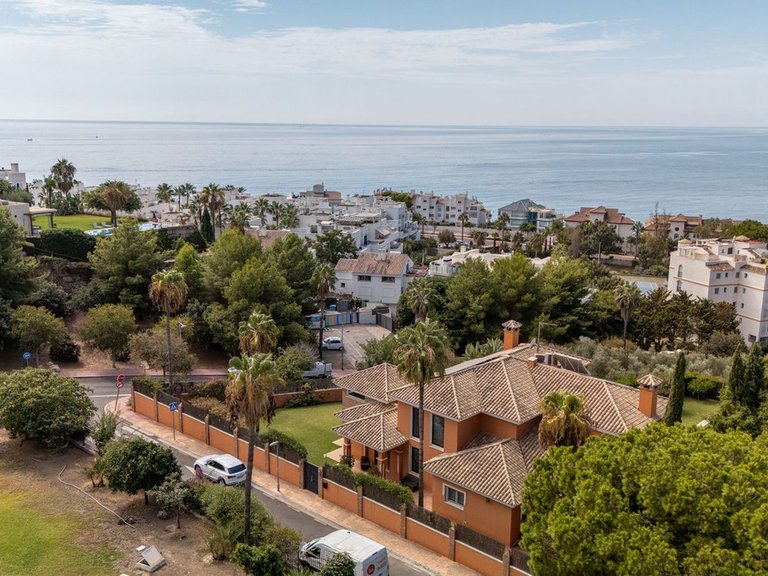 Villa for Sale in Benalmadena Costa, Malaga 33