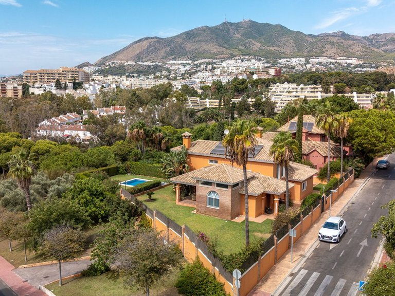 Villa for Sale in Benalmadena Costa, Malaga 37
