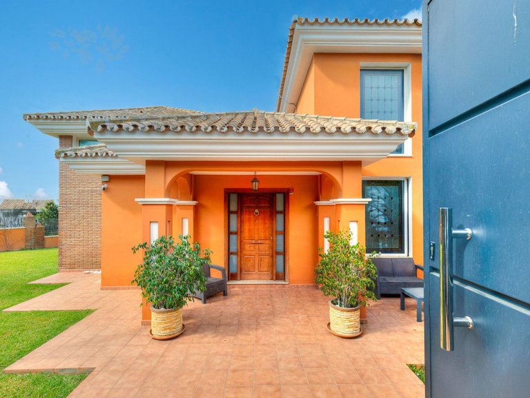 Villa for Sale in Benalmadena Costa, Malaga 7