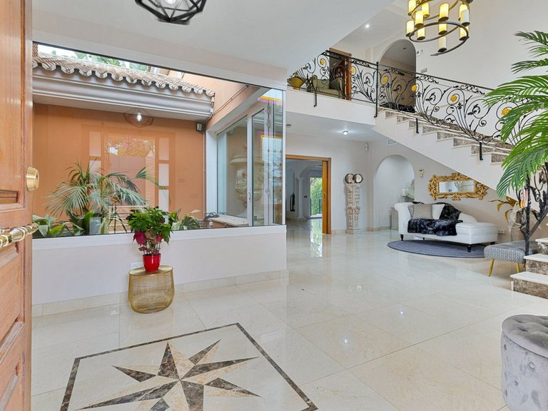 Villa for Sale in Benalmadena Costa, Malaga 8