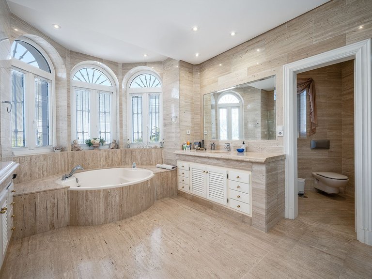 Villa for Sale in Marbella, Malaga 26
