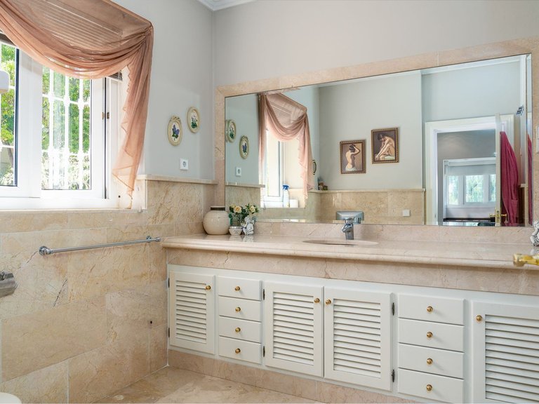 Villa for Sale in Marbella, Malaga 30