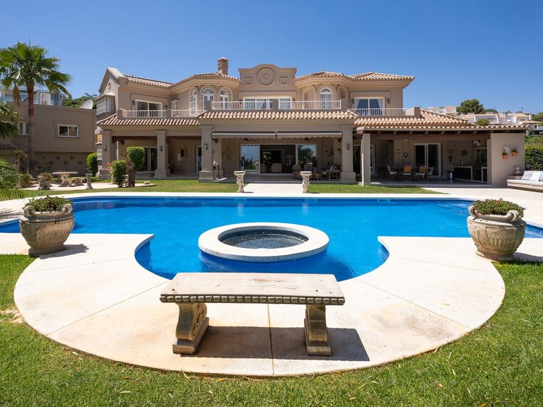 Villa for Sale in Marbella, Malaga 32