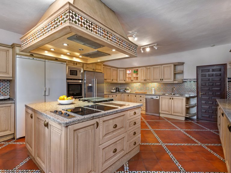 Villa for Sale in Benahavís, Malaga 12