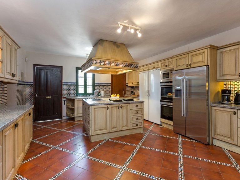 Villa for Sale in Benahavís, Malaga 13