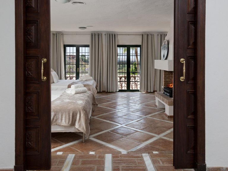 Villa for Sale in Benahavís, Malaga 21