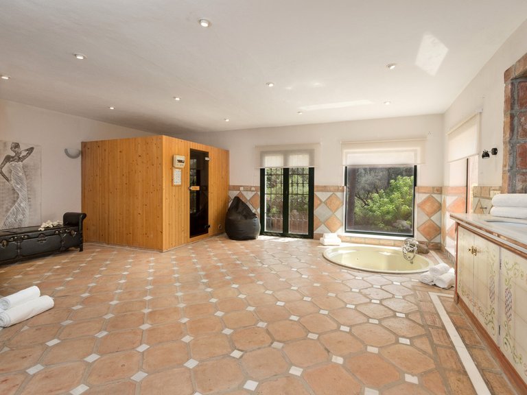 Villa for Sale in Benahavís, Malaga 25