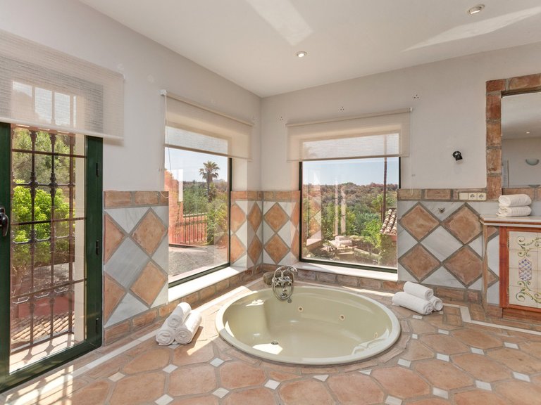 Villa for Sale in Benahavís, Malaga 26