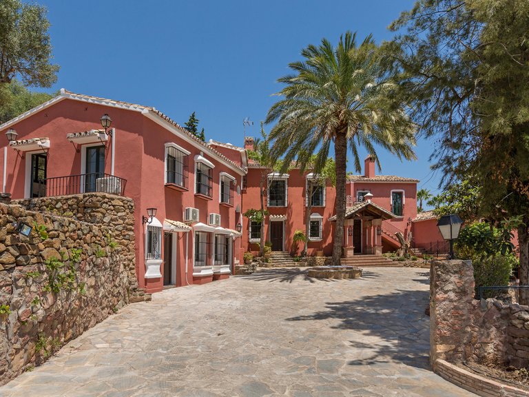 Villa for Sale in Benahavís, Malaga 3