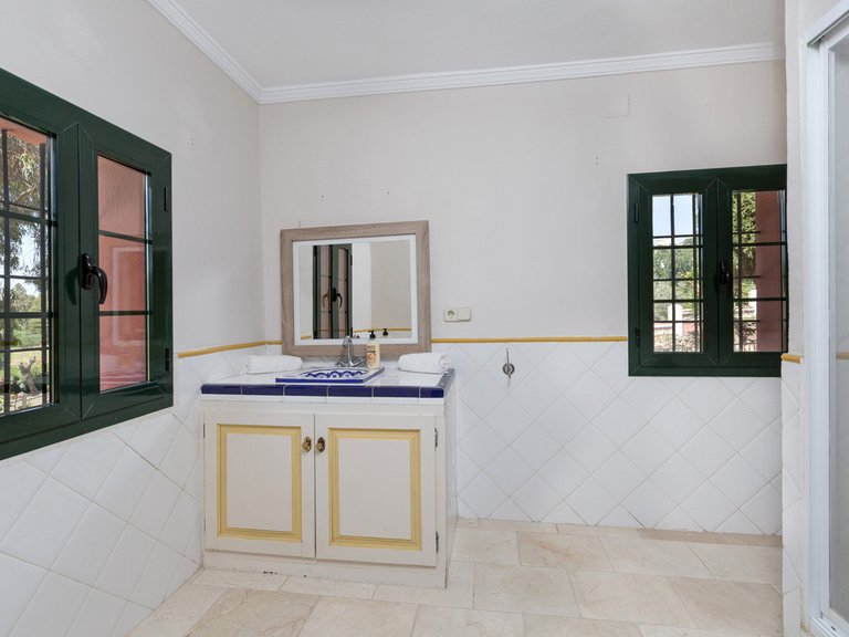 Villa for Sale in Benahavís, Malaga 31