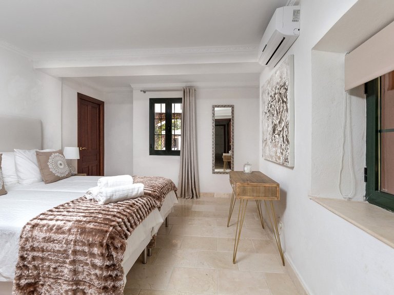 Villa for Sale in Benahavís, Malaga 32