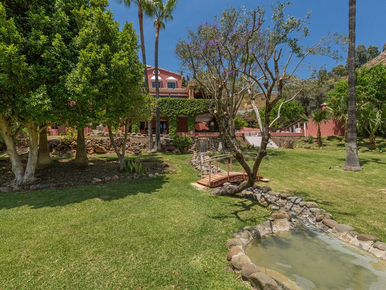 Villa for Sale in Benahavís, Malaga 42