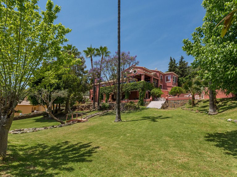 Villa for Sale in Benahavís, Malaga 44