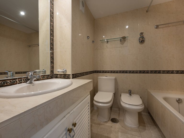 Apartment for Sale in Nueva Andalucía, Malaga 14
