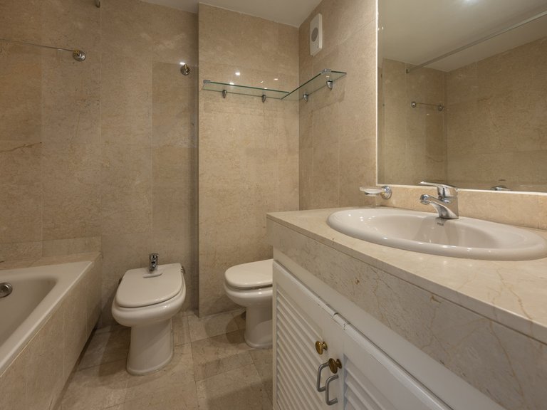 Apartment for Sale in Nueva Andalucía, Malaga 18