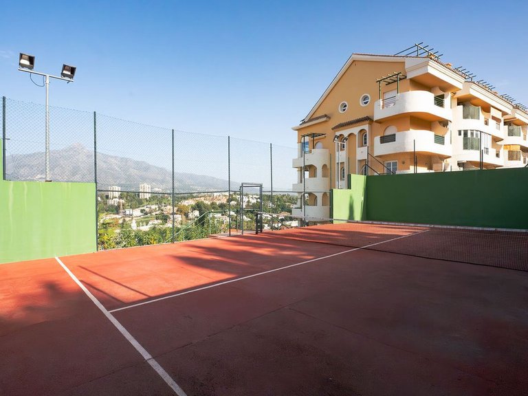 Apartment for Sale in Nueva Andalucía, Malaga 24