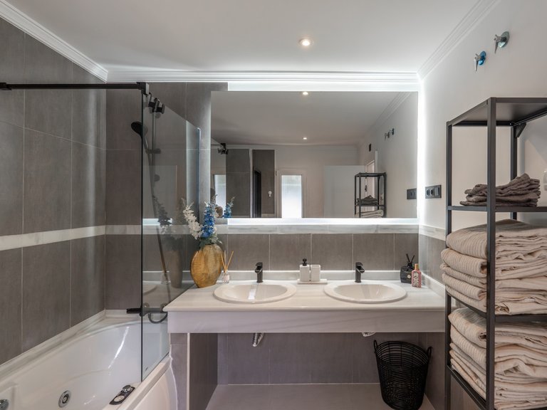 Villa for Sale in Estepona, Malaga 24