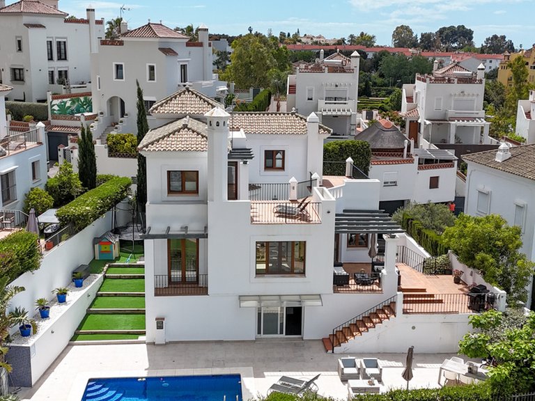 Villa for Sale in Estepona, Malaga 26