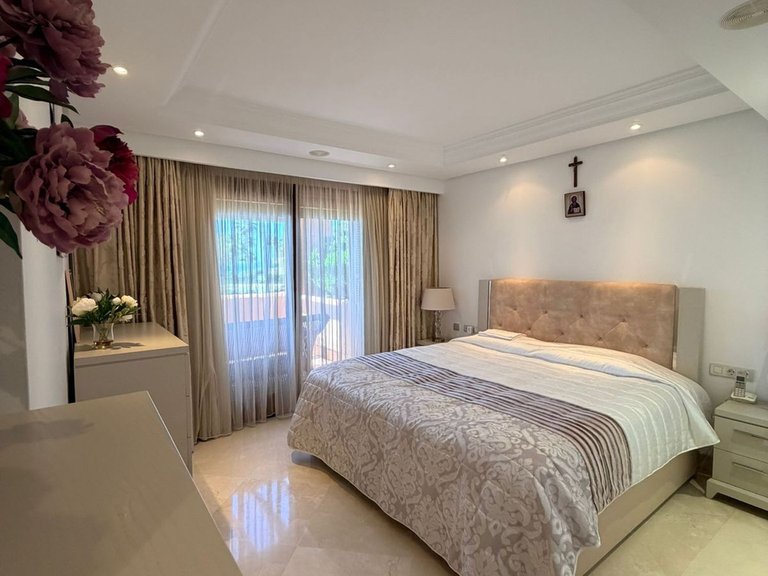 Apartment for Sale in New Golden Mile, Malaga 11