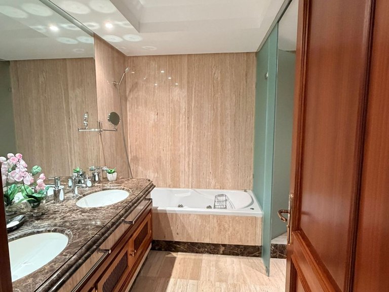 Apartment for Sale in New Golden Mile, Malaga 12